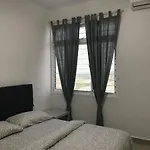 Singgah Putrajaya - 3 Bedrooms With Pool And Kl View